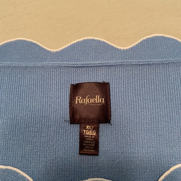 Lite weight sweater - Picture 4 of 4